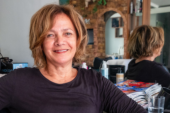 1.48pm "Essie, Hairstylist Extraordinaire"