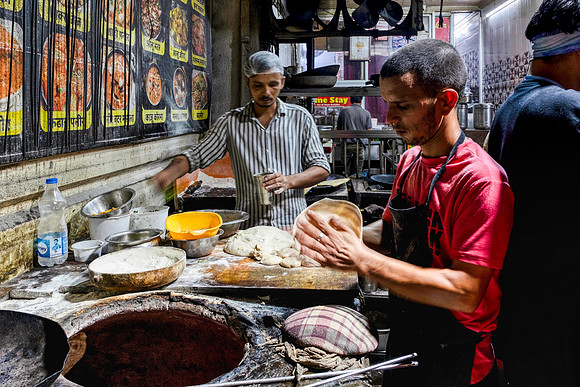 04.02am Crafting Naan: A Taste of Tradition