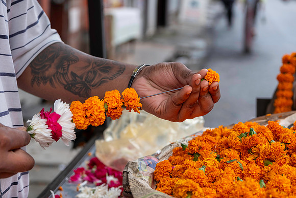 09.08am Blossom Weaver: The Art of Flower Threading