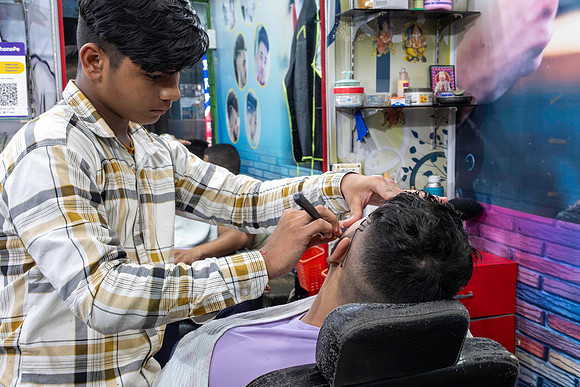 9.01pm Grooming in Style: A Close Shave at the Barber's Chair