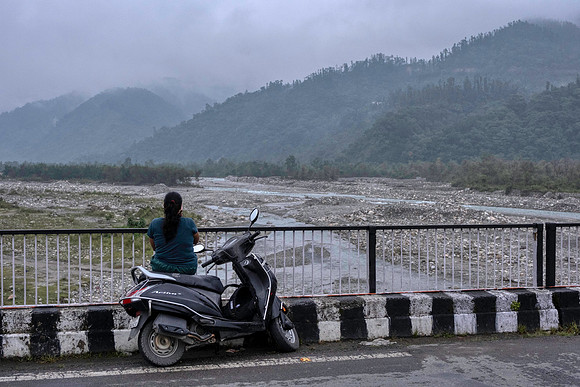 6.01pm Riding into Tranquility: A Scenic Scooter Stop